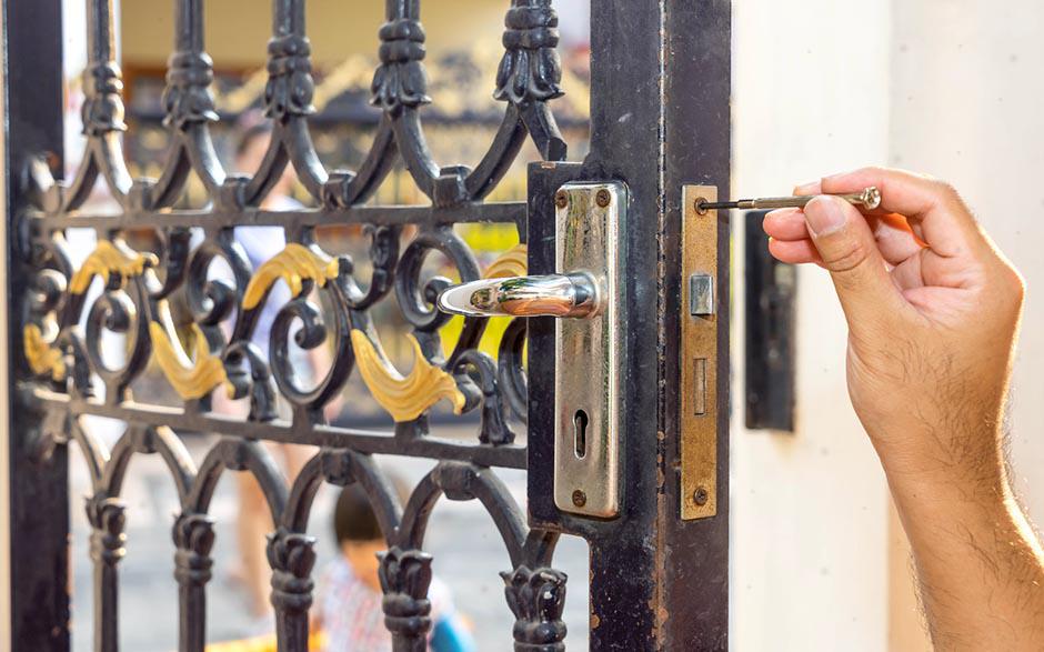 ouverture de porte claquée serrurier Neauphle-le-Château